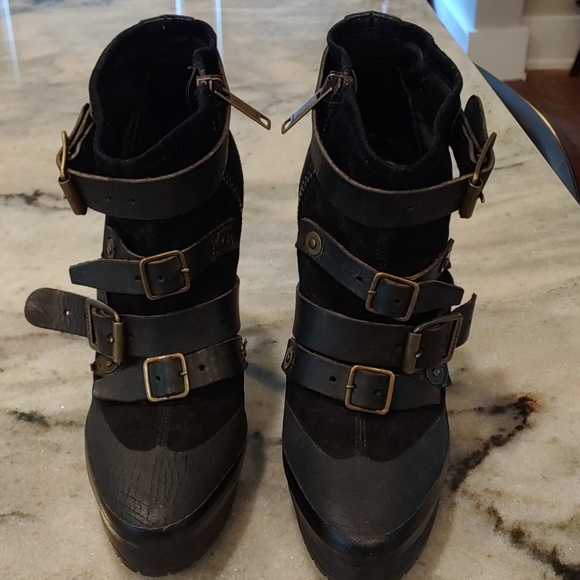 Burberry High Heeled Leather Booties Boots 41 EU - Picture 4 of 9